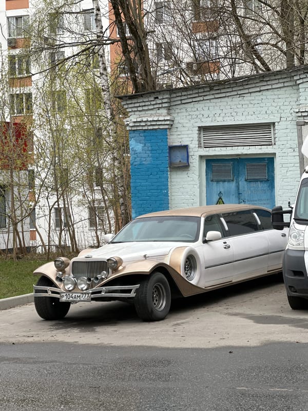 Vintage two-toned car spotted parked on Moscow street