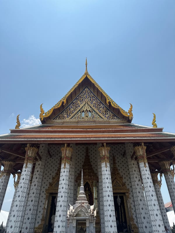 Early morning tourist activity at Bangkok's Temple of Dawn