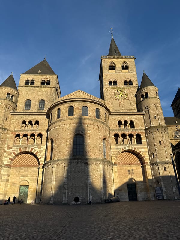 Witness photographs Trier Cathedral's historic architecture from below
