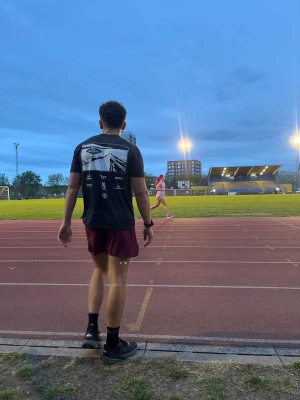 Athlete spotted on London track wearing Mojave-branded gear