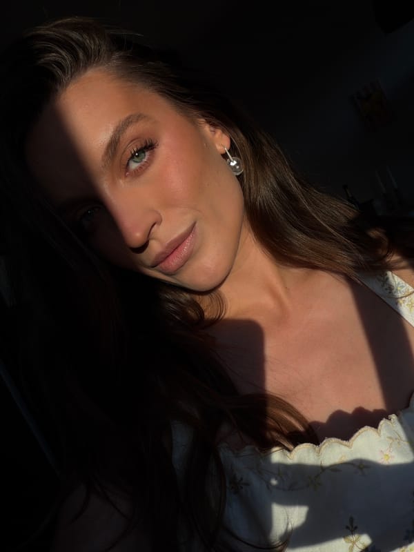 Golden hour selfies and a getting-ready moment in Belgrade