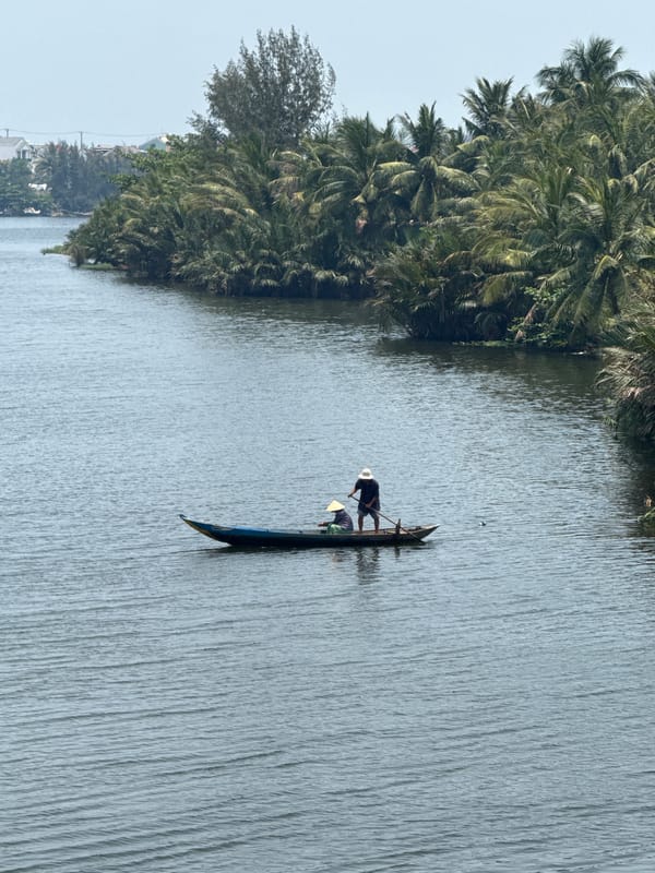 Traditional boat activities documented on Đà Nẵng waterways