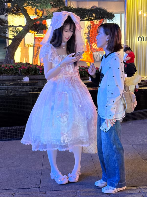 Everyday street scenes captured in Yuzhong District, China