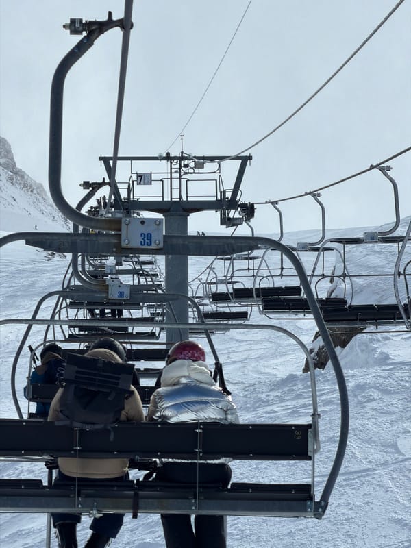 Ski lift operations documented at La Giettaz resort