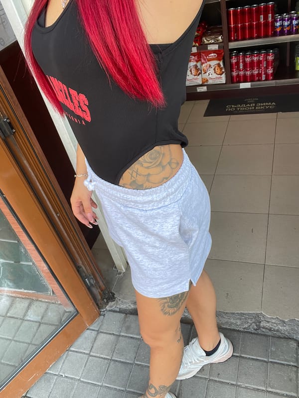 Quick stop at a Sofia store, LA-print outfit, selfie included