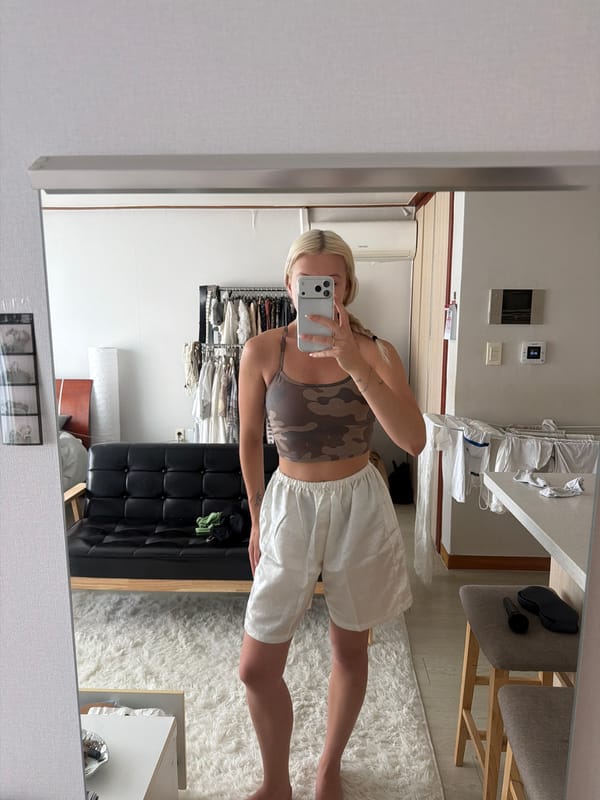 Woman captures mirror selfie in Seoul residential space