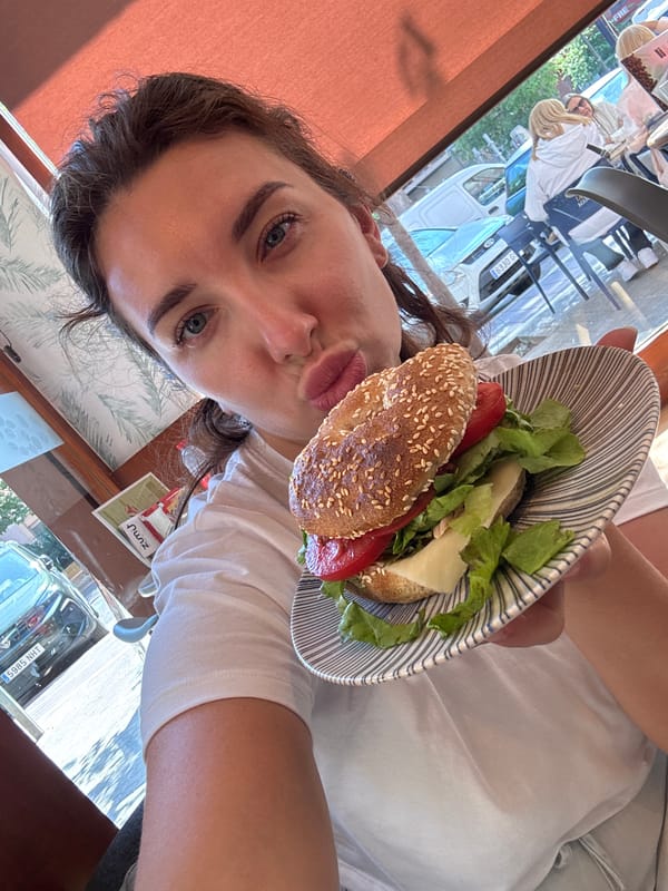 Morning café moments captured by multiple witnesses in Valencia