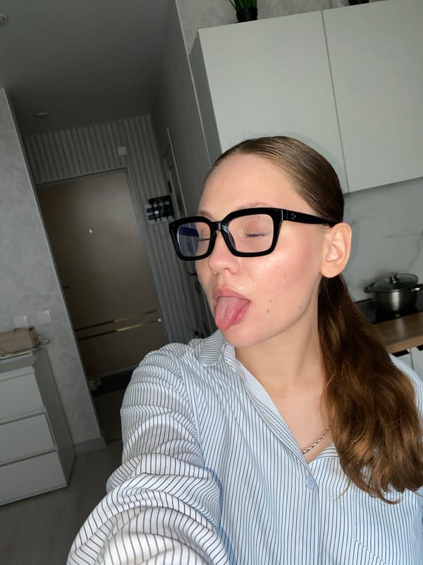 Quick selfie series in Izhevsk, same outfit and setting