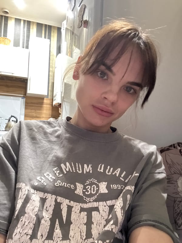Women photographed in gray shirts in Rostov-on-Don