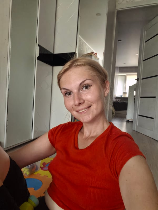 Quiet afternoon at home with toys and garden flowers in Sterlitamak