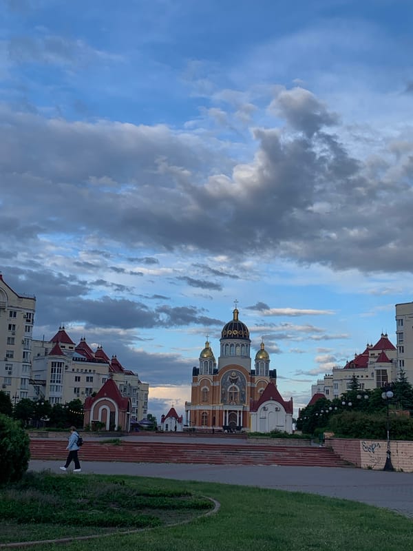 Witness documents everyday street scenes across Kyiv neighborhoods