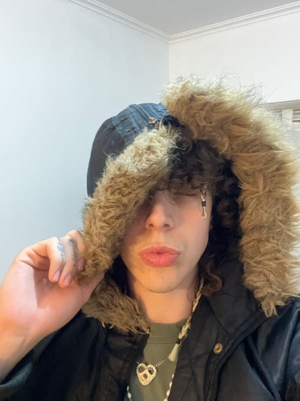 Late night bathroom selfies captured in Bahía Blanca