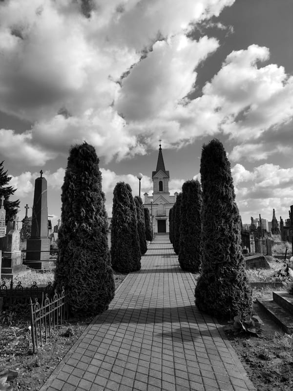 Photographer documents urban decay scenes across Hrodna, Belarus
