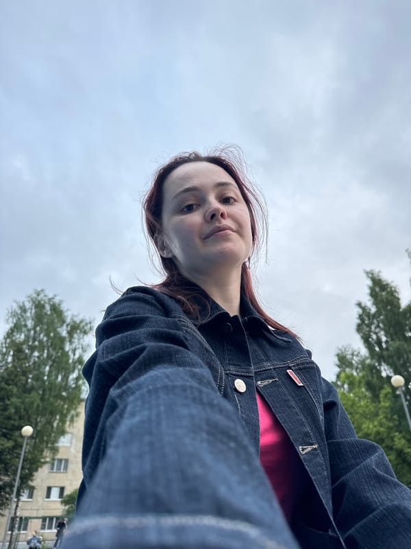 Everyday moments captured across Izhevsk during afternoon outing