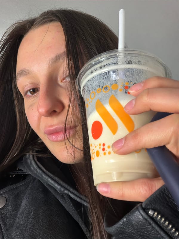 Woman with decorated beverage cup spotted in Moscow