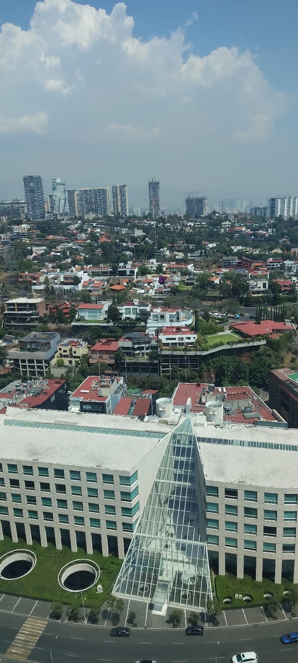 Multiple perspectives of Mexico City captured in four-minute span
