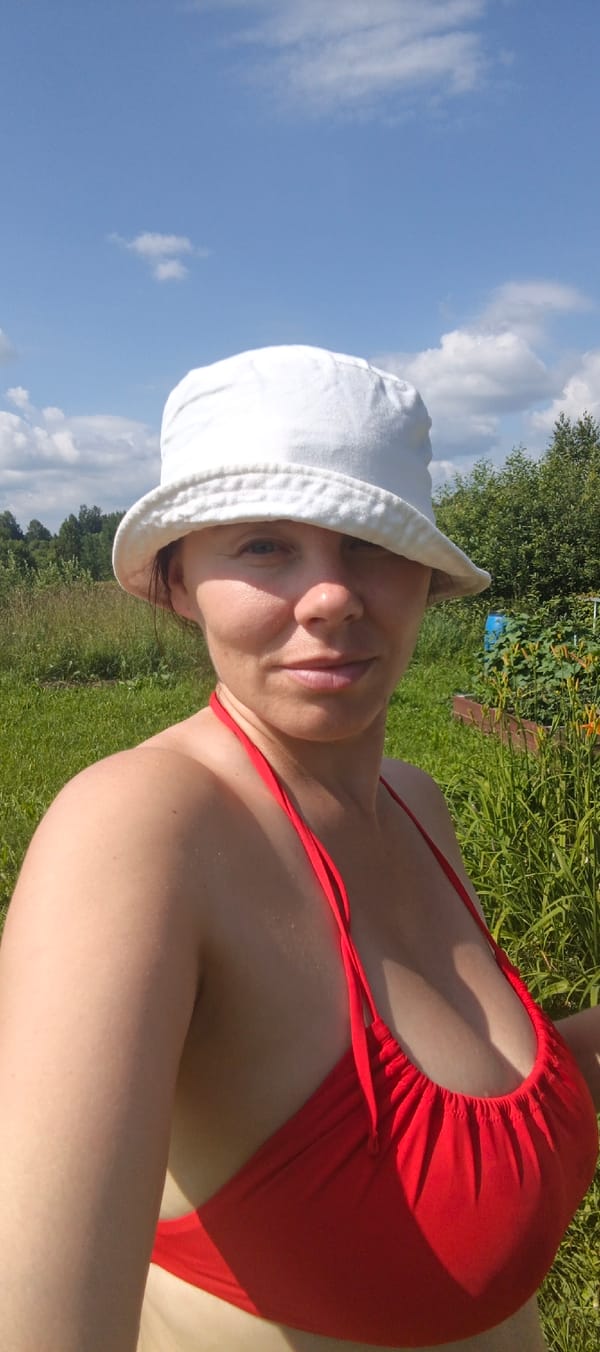 Backyard pool day in rural Russia with champagne and selfies