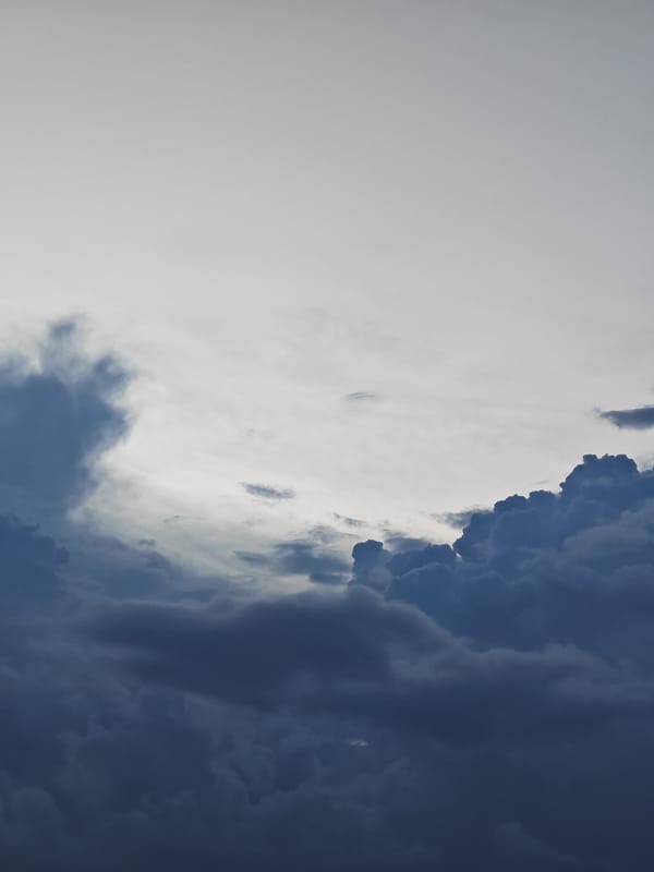 Storm clouds roll over Đà Nẵng in shifting morning sky
