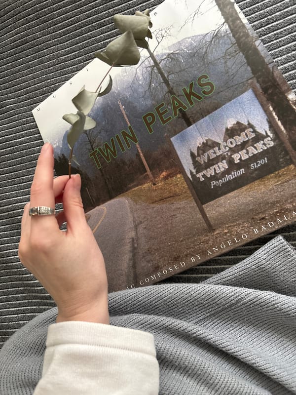 Twin Peaks fan creates artistic arrangements with eucalyptus in Russia