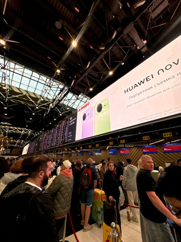 Huawei display spotted at Khimki airport terminal