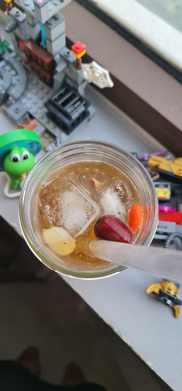 Đà Nẵng residents share morning tea and dressed dogs