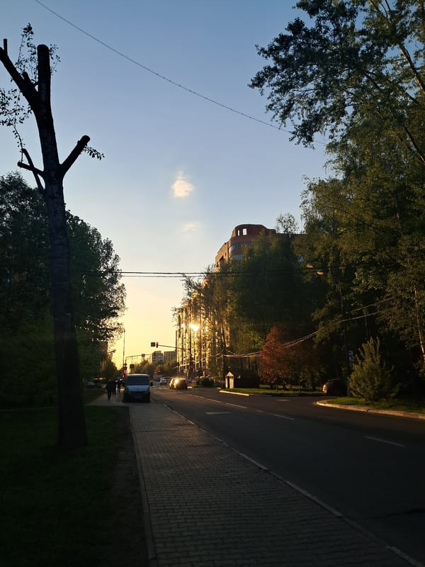 Evening street scenes documented in Mytishchi, Russia