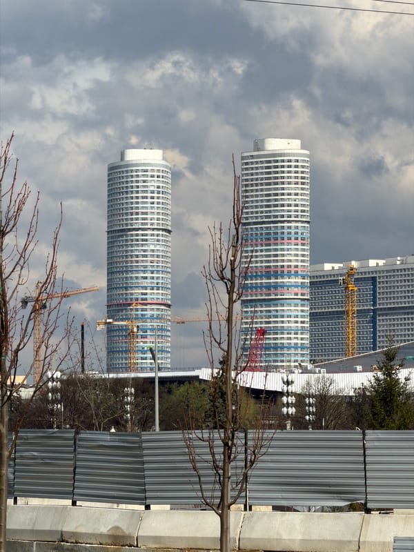 Moscow VDNKh complex documented during Friday morning visit