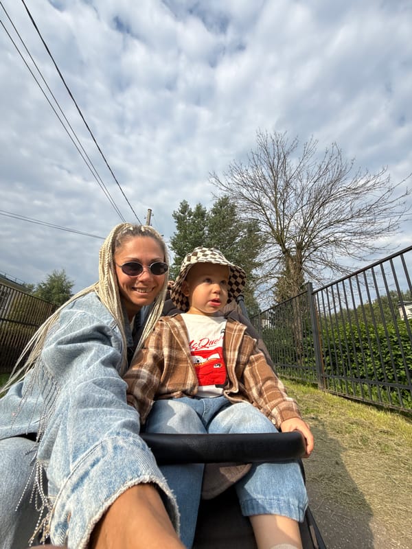 Casual park day in Rusanovo with flowers and a kid