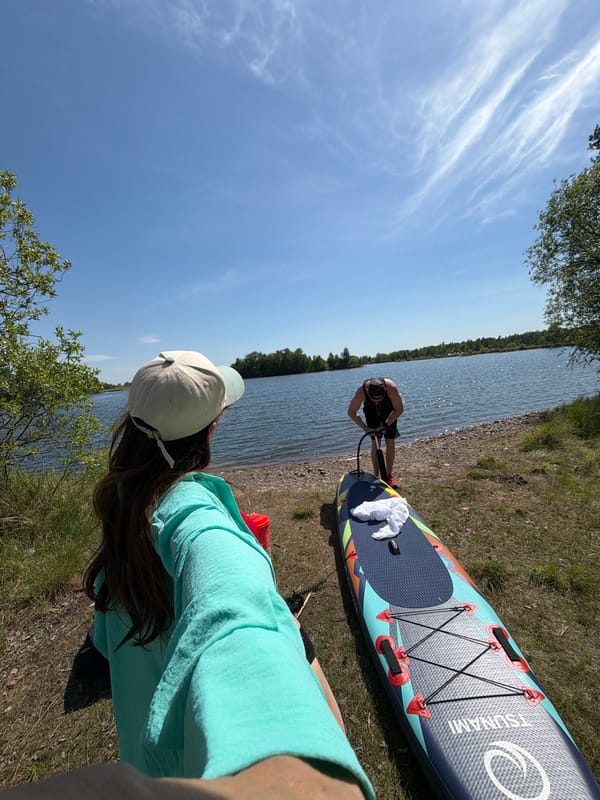 Lakeside picnic and water activities captured in Birobidzhan