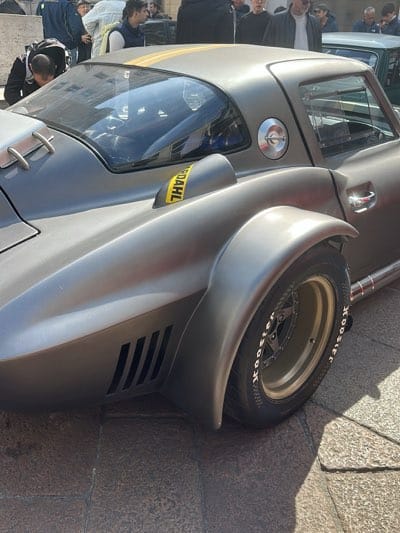 Classic car exhibition draws enthusiasts to Milan's Piazza Affari