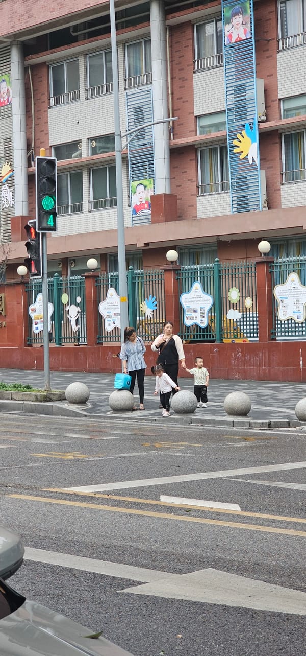 Morning street life documented across Jiulongpo District, Chongqing