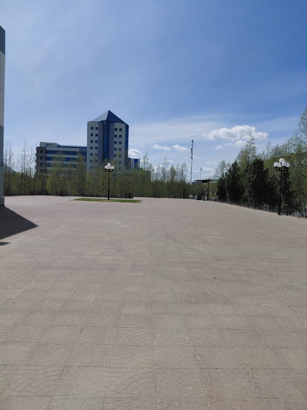Clear spring morning documented across Nadym, Russia