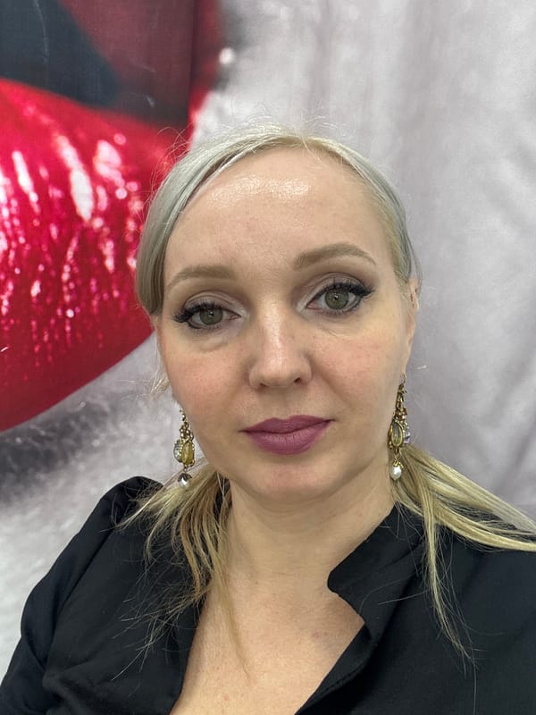 Beauty salon visit documented in Komsomolsk-on-Amur, Russia