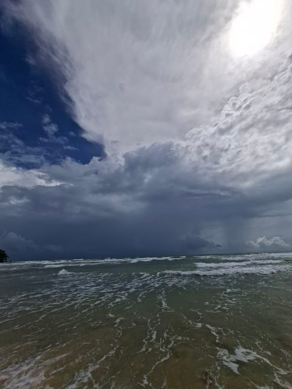 Dramatic skies over Phú Quốc's shoreline on a cloudy morning