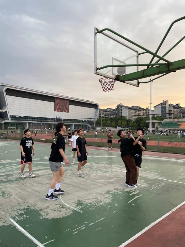Young people enjoy sports and leisure time in Jiangjin