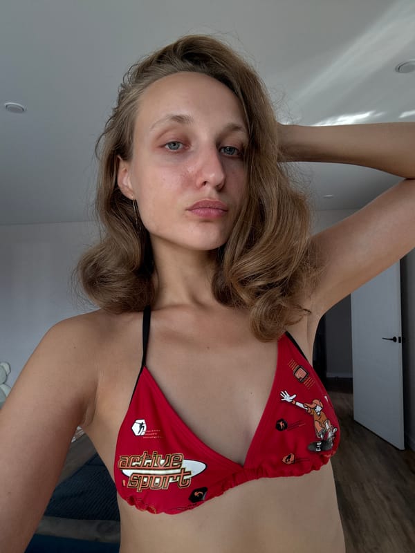 Outfit selfie session at home, Podshivalovo