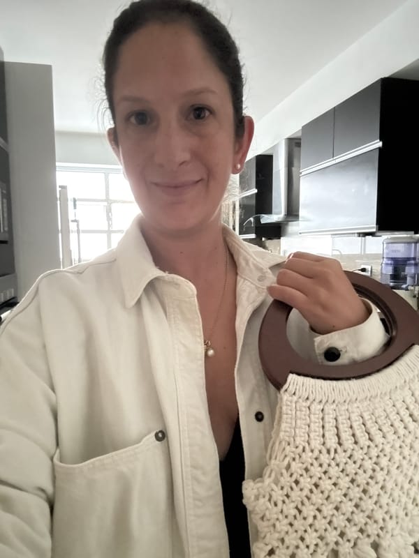 Woman takes kitchen selfie with macrame bag in San Isidro