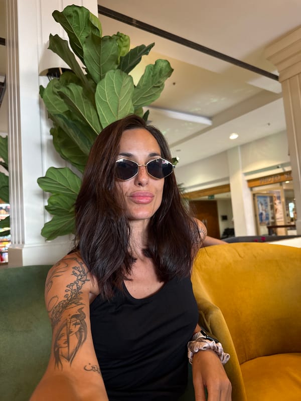 Relaxed afternoon at a trendy Aksu lounge, selfies and decor