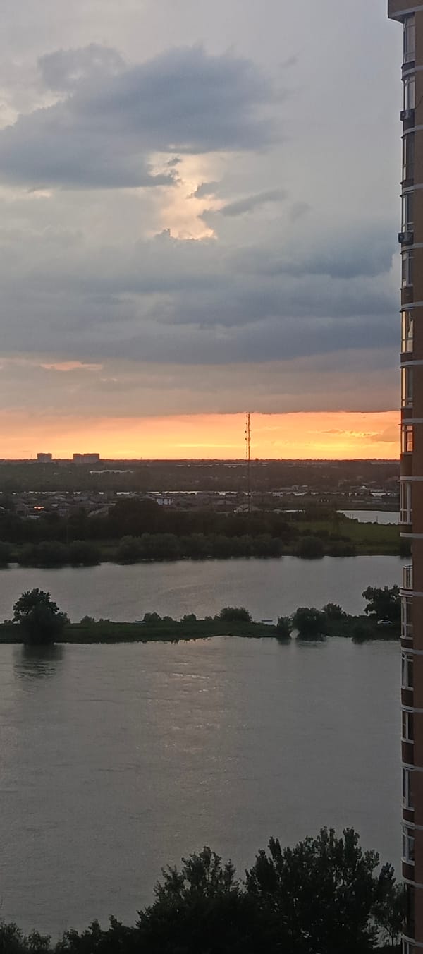 Sunset scenes and fresh food captured across Krasnodar riverfront