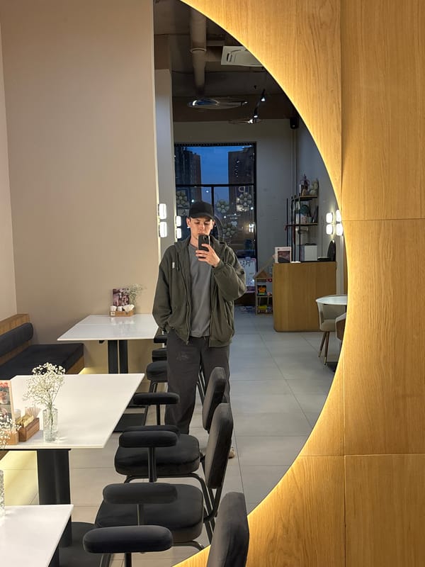 Evening café stop in Misaylovo with selfies and pastries