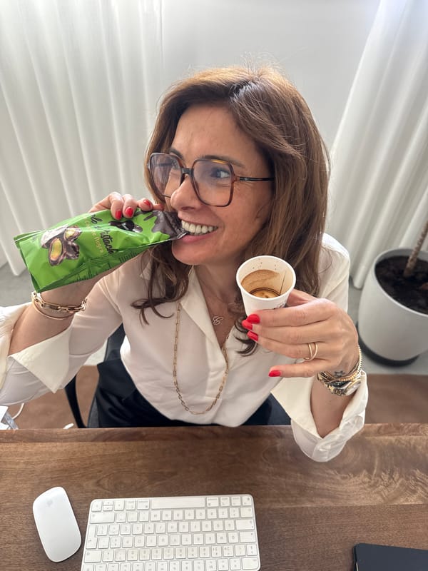 Woman eating apple at office desk in Torres Vedras