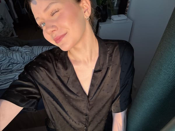 Portrait photos of young woman captured in Yekaterinburg