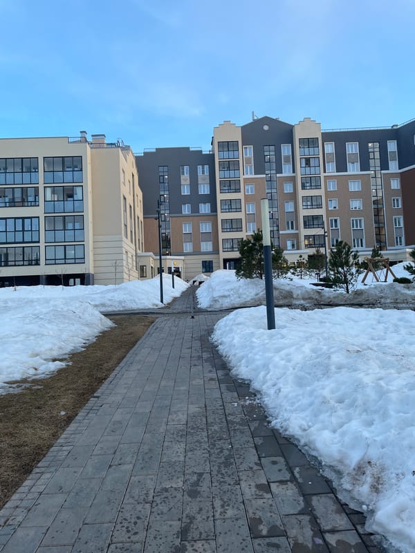 Resident documents casual walk through Pervomaysky district during winter thaw
