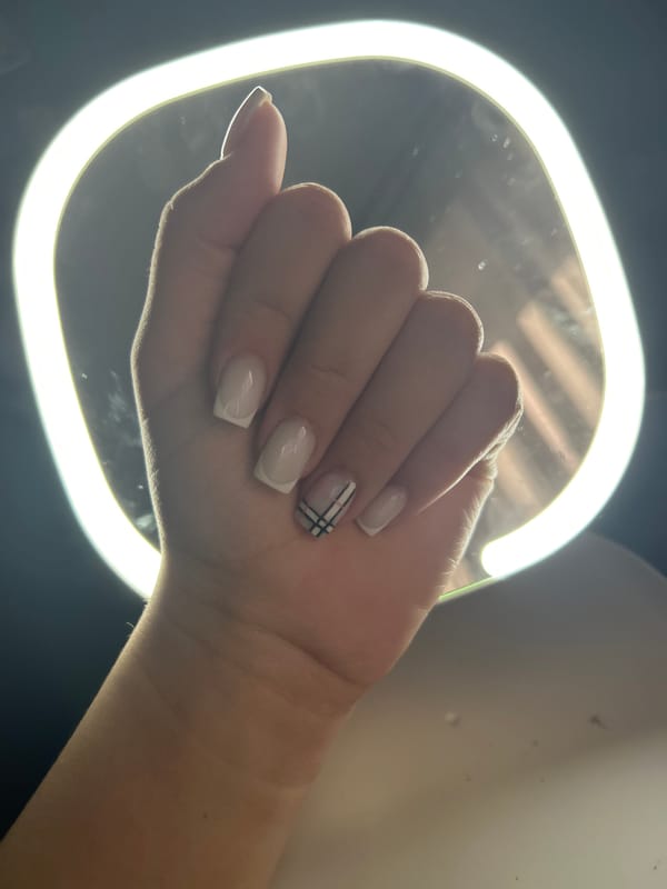 Everyday moments captured in Raduga: manicured nails, window view