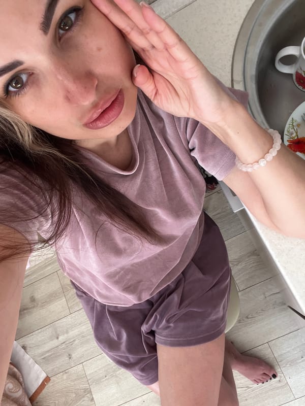 Photo session with multiple poses and outfit changes