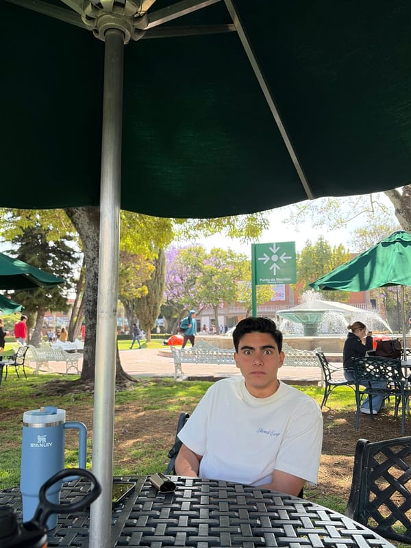 Man enjoys afternoon at outdoor café in San Andrés Cholula