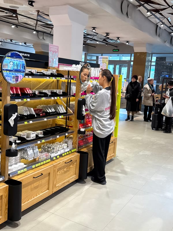 Morning shopping activity at Kazan beauty store draws customers