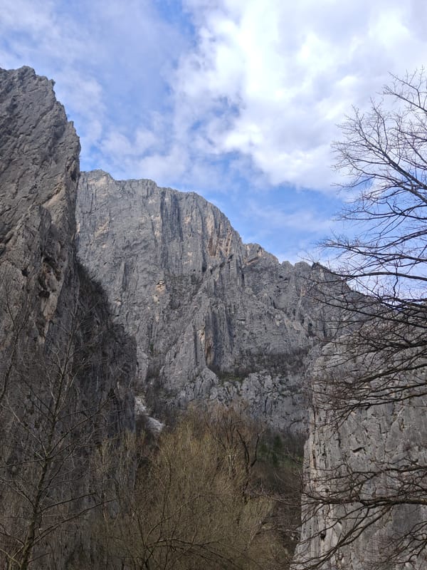 Wildlife viewing and mountain scenery documented at Vratsa park