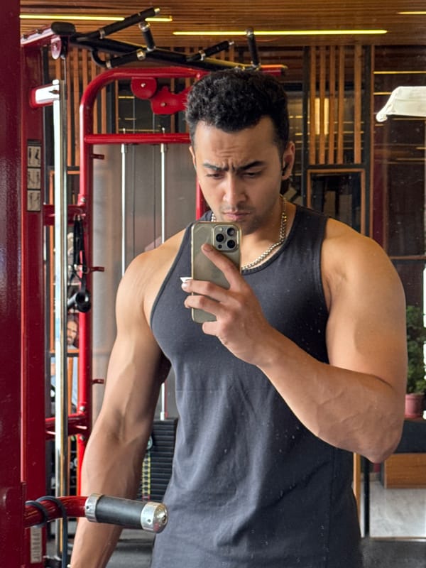 Early morning gym session documented through selfies in Kolkata