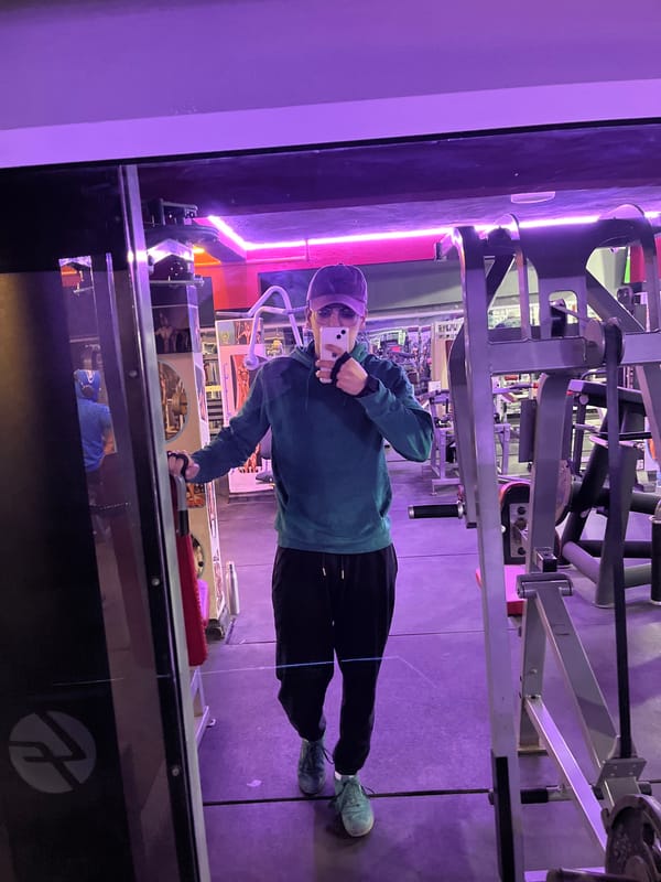Gym-goer takes selfies during workout session in Fez